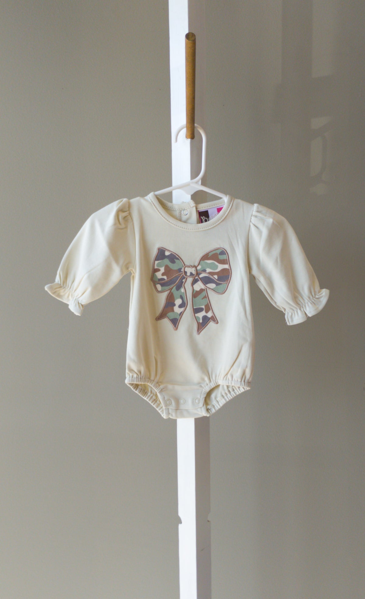 Banana Split Camo Bow L/s Bubble