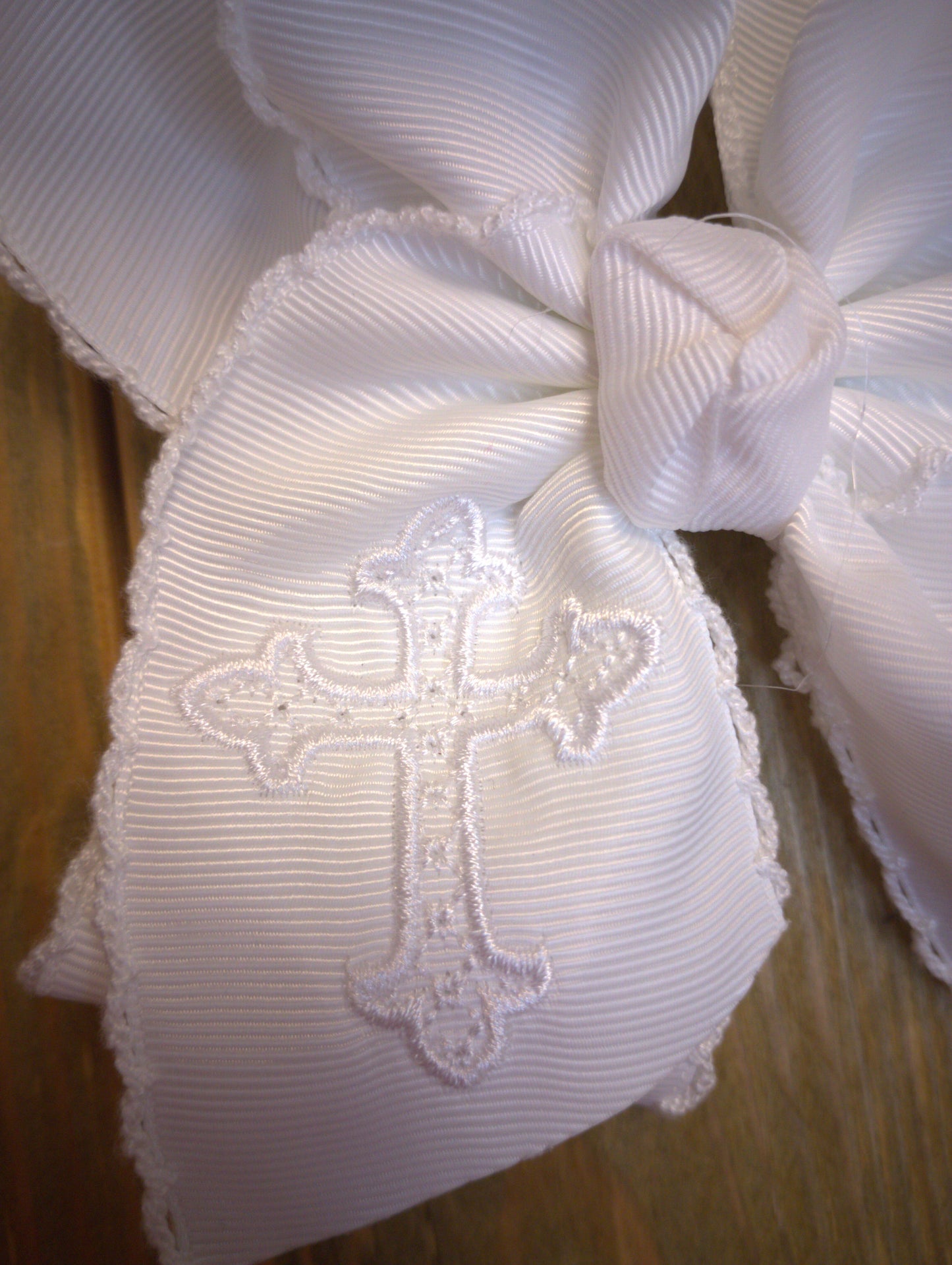 Beyond Creations 5.5" White Cross Bow